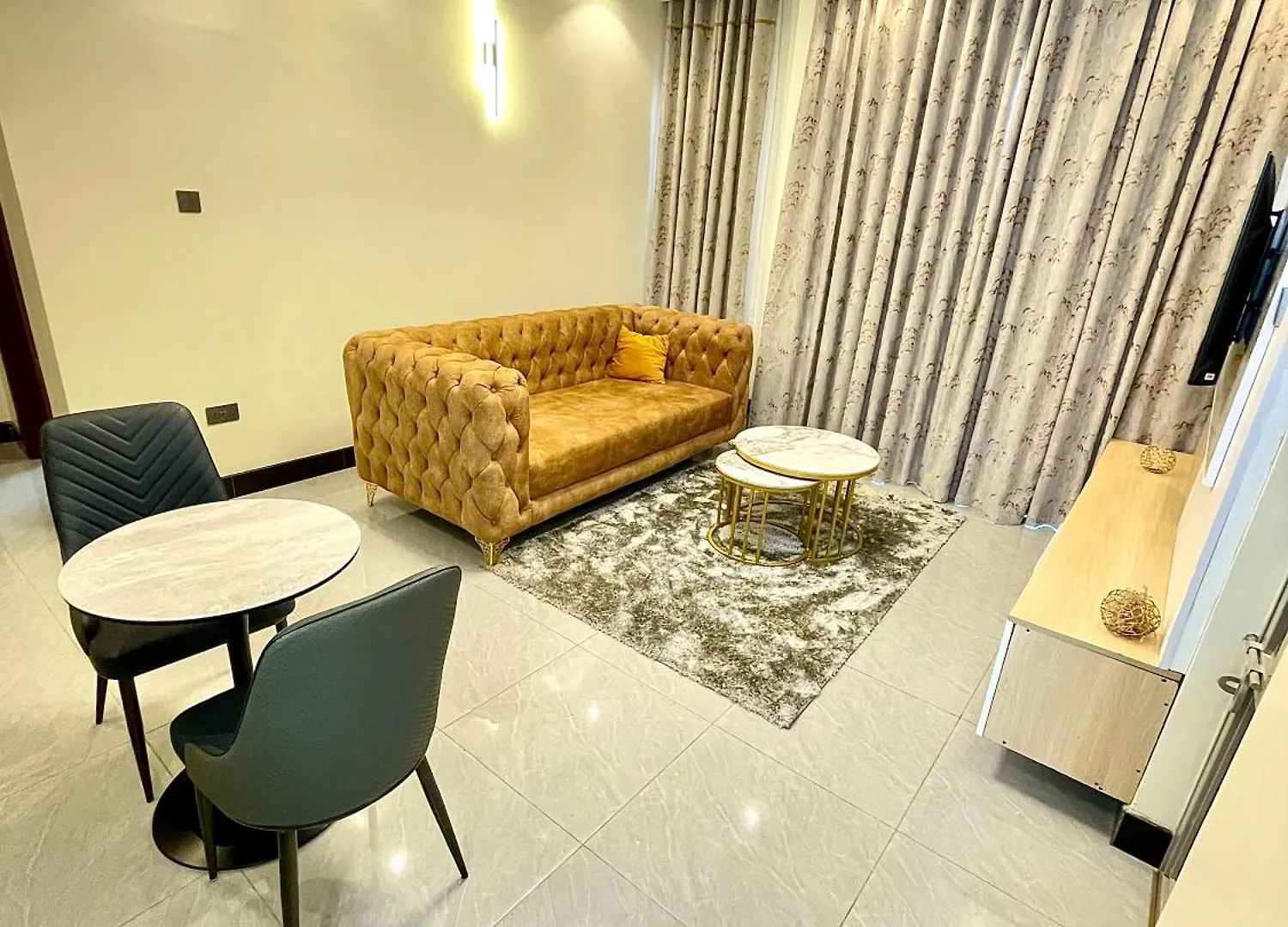 דירה קמפאלה Lee Furnished Homes - Executive 1