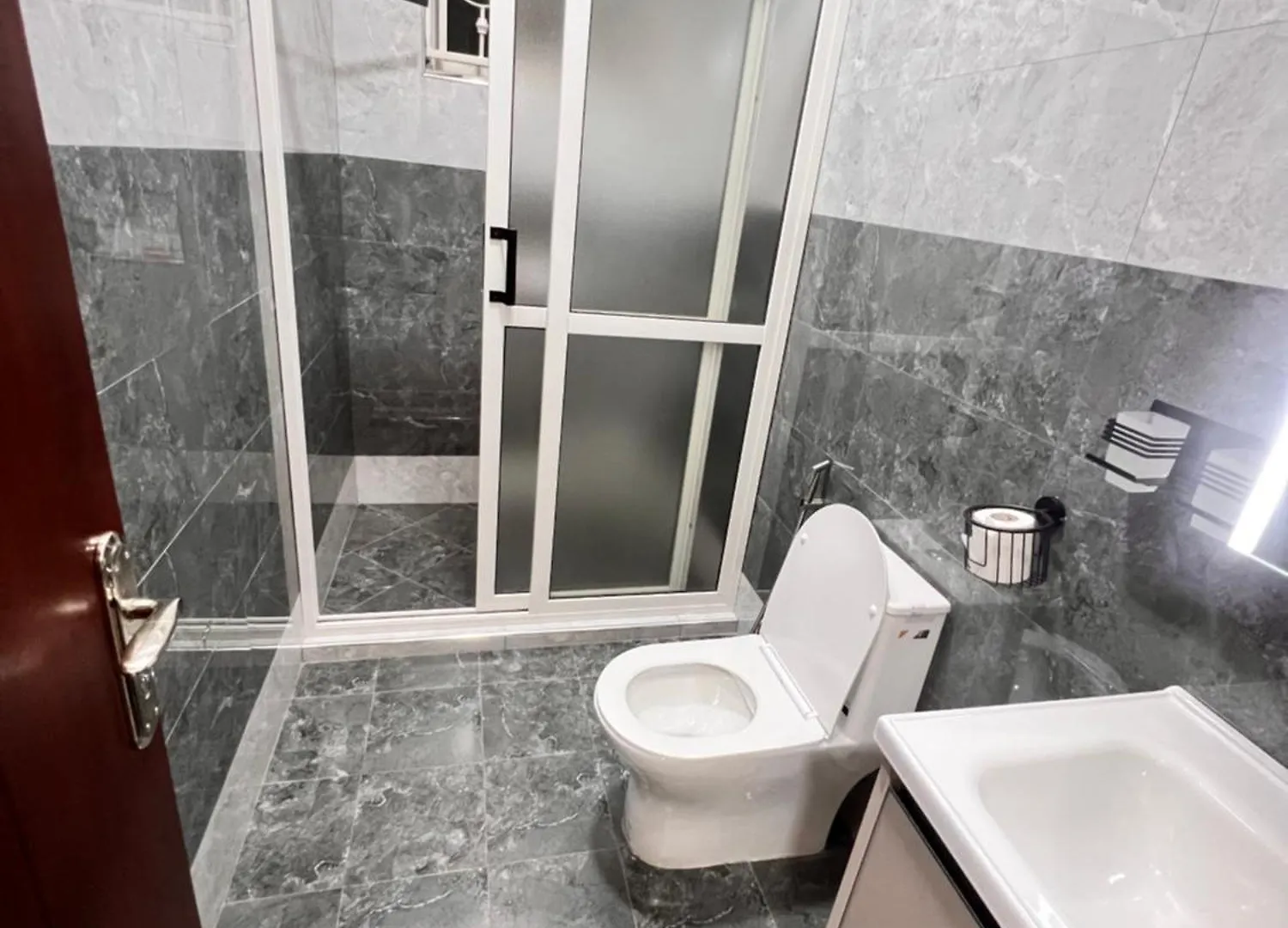 דירה קמפאלה Lee Furnished Homes - Executive 1