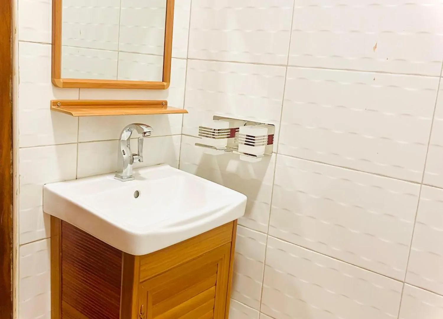 קמפאלה Lee Furnished Homes - Executive 1 0*,
